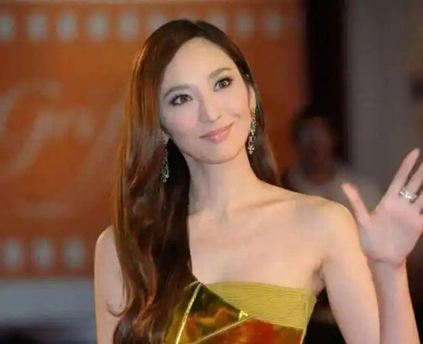 44岁的吴佩慈,终于为自己的"未婚生子"付出了代价|绯闻|结婚_网易订阅