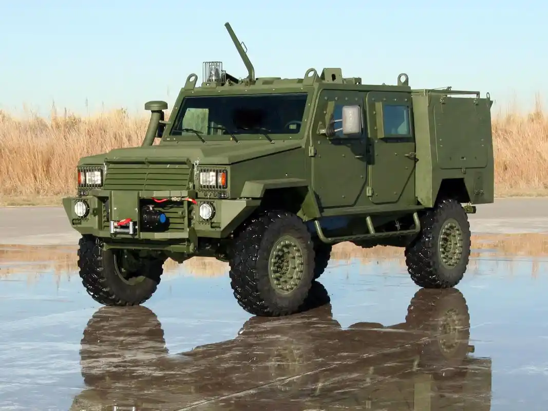最强的军用越野车登场了,悍马,东风靠边站