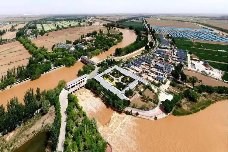 恩"第七届乡村文化旅游节暨感恩母亲大会在青铜峡市大坝镇韦桥村举行