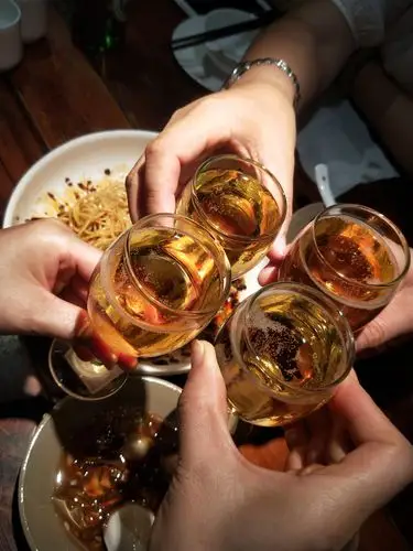 来到泉城必须品一品趵突泉啤酒,幸福如此简单,有志同道合的闺蜜,一起