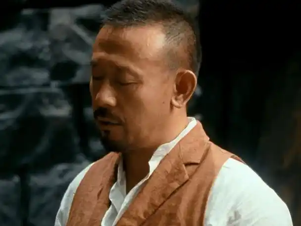 让子弹飞:张麻子和黄四郎火并时,汤师爷的一句话,暴露了他身份|姜文