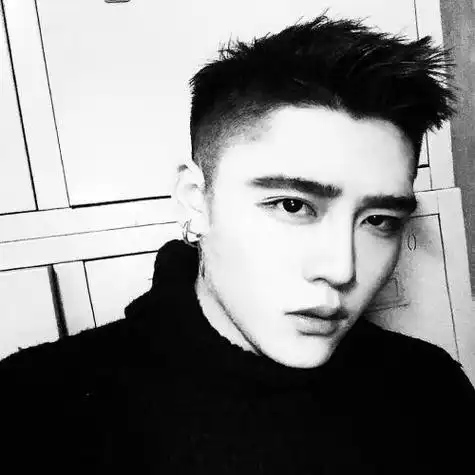 长得很帅气的黑白男生头像真人照片,只珍惜值得珍惜的人