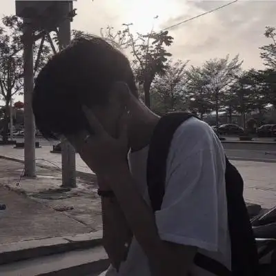 冷酷帅气侧脸男生头像