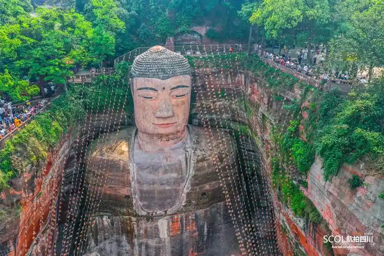 闭关200天航拍四川空中带你看乐山大佛出关