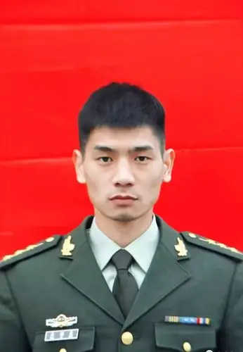 陆军63993部队少校军官,唐先镇岩洞口村人;周家锐 武警8722部队士官