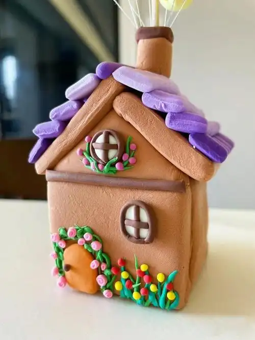 没用完的超轻黏土材料,拿出来再开个封,做个好看的气球小木屋房子吧