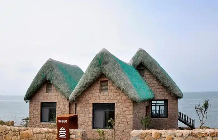 海草房自新石器时代到20世纪中期一直是威海沿海民居的首选.