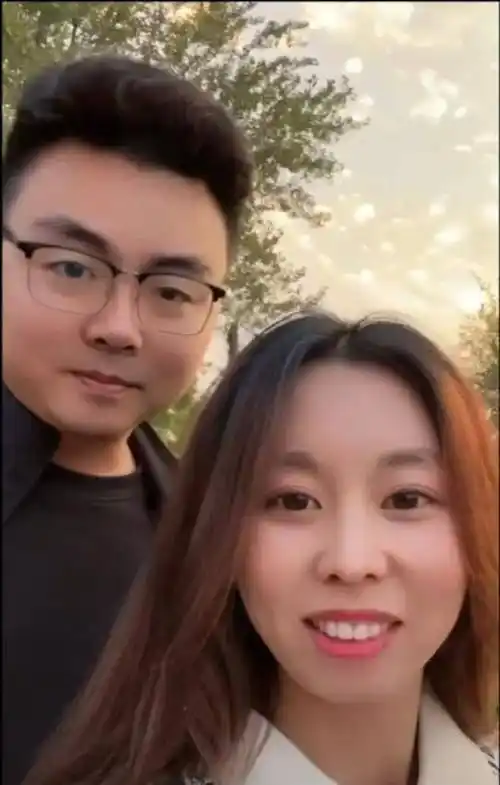 田静户外开播,郭威在旁钓鱼,田家才是惬意人生,姚爸苍老了不少_威威