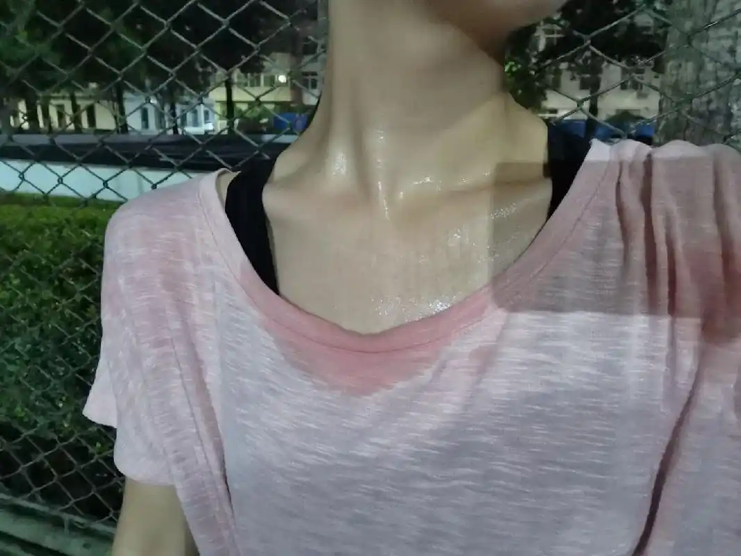 上挺凉的,却是这么多天跑步以来感觉出汗最多的(拍了几次照片都糊了