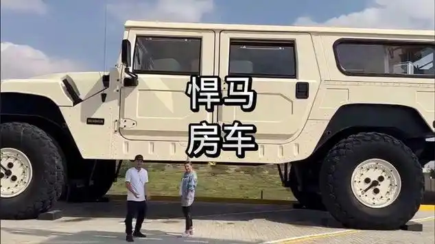 轮胎比人还高世界最大越野房车,持续分享全世界房车给大家|汽车内饰