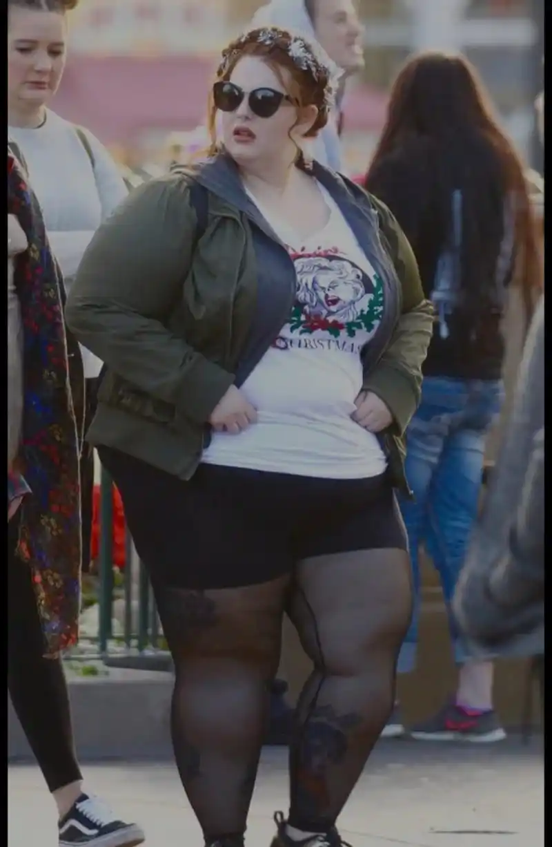 她是世界上最胖的女模特,泰斯霍丽迪.对她来说,肥胖并不是一件坏事.