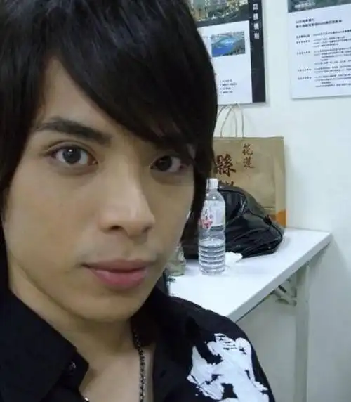 李昂霖(eric,艺名:利昂霖),1982年11月10日出生于台湾,是可米国际影视