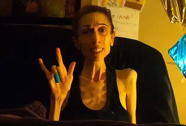 法洛克的求助视频打动了全世界无数人,她最近发布视频感谢好心的捐赠