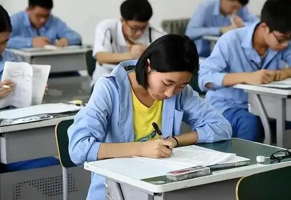 2024年高考生迎来坏消息,官方表态,不允许这些学生参加高考