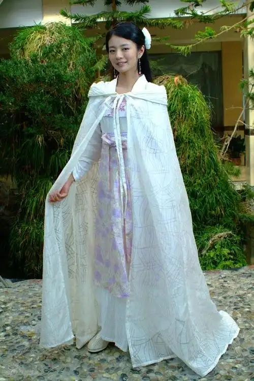 图文:《牛郎织女》造型曝光--安以轩白色风衣