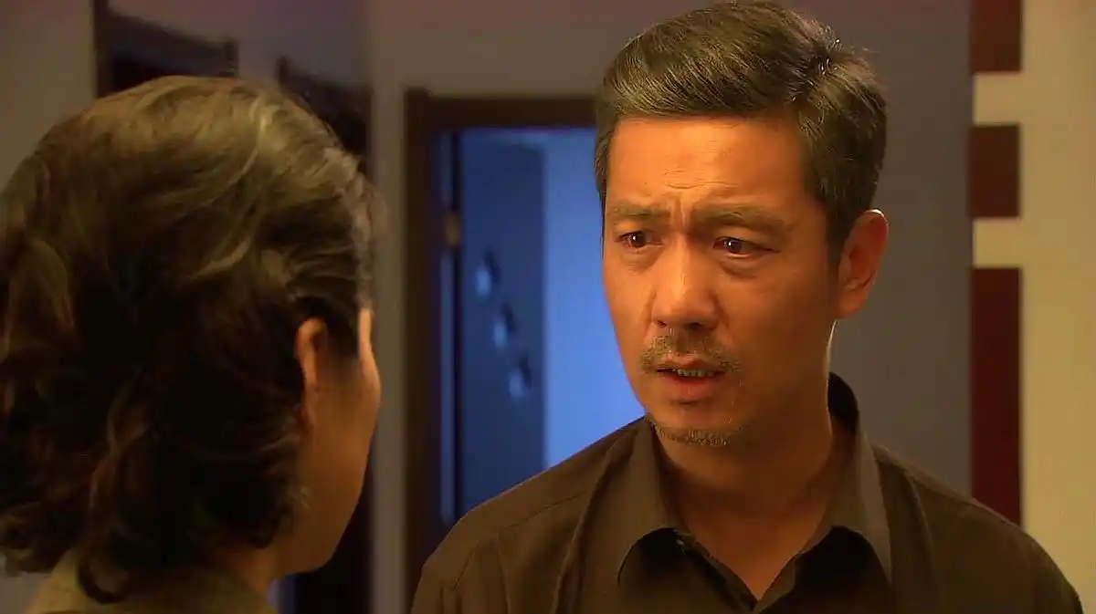 养父的花样年华:何满香私自配钥匙,朗德贵终于怒了,真解气