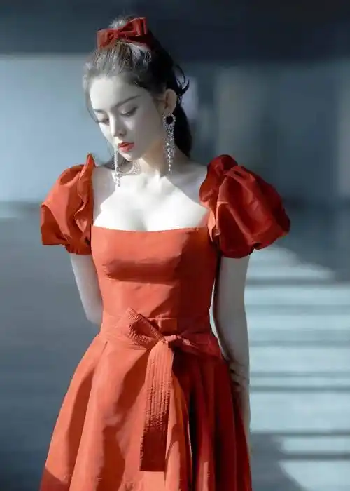 古力娜扎颜值比演技好,红色公主裙宛若真公主,高贵优雅是真绝_设计