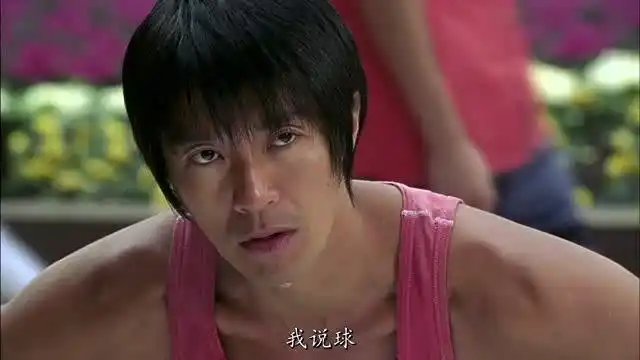 少林足球:星爷出场方式就是不一般,横劈叉一字马,一般人做不到