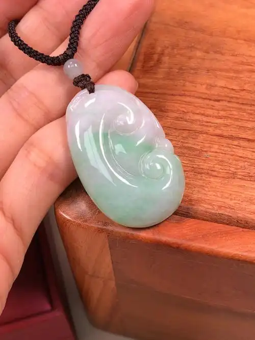 翡翠如意吊坠的寓意是什么