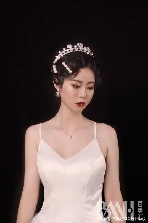 2021年最流行的2款新娘造型,你更喜欢哪一款?