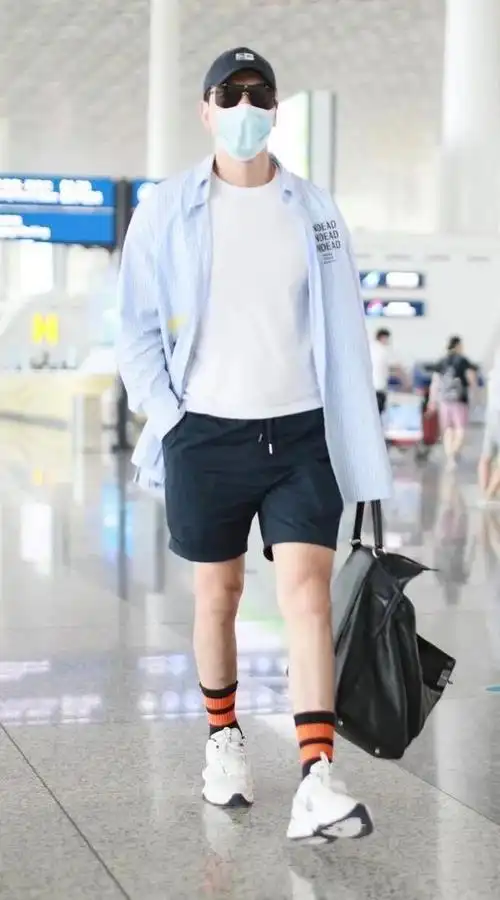 188cm张亮潮流造型,身材好就是任性,一条短裤穿出4种风格