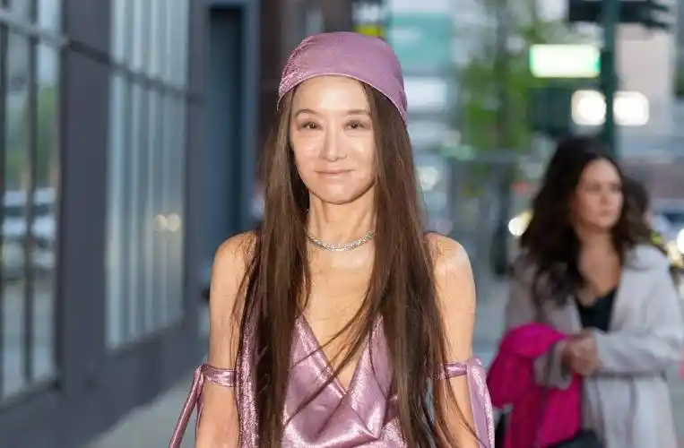 73岁王薇薇嫩出新高度!