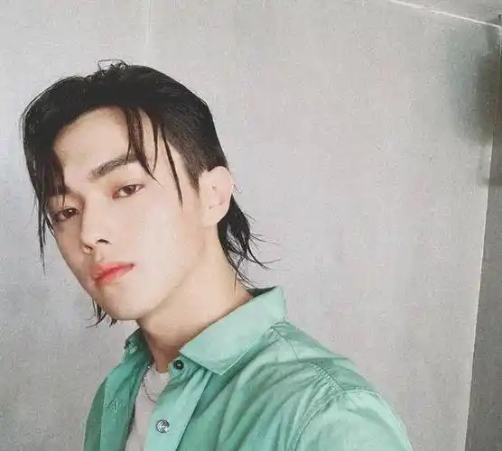 你在吃会儿,你的肌肉就没了"听到粉丝说自己是胖了,许凯下定决心减肥