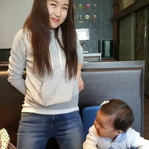 崔贤珠与女儿秀贤.