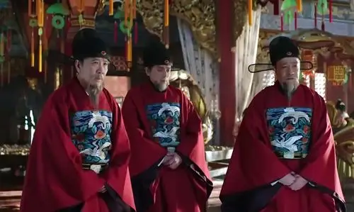 太皇太后的张氏重用仁宣以来的旧臣,其中杨士奇,杨荣,杨溥三位颇为