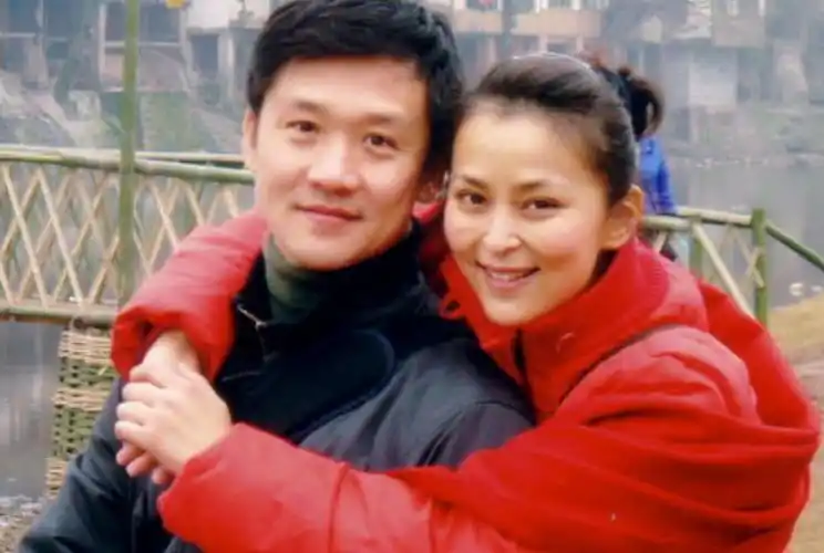 演员许云帆:娶黄志忠前妻何音,与继子处成朋友,结婚至今无儿女