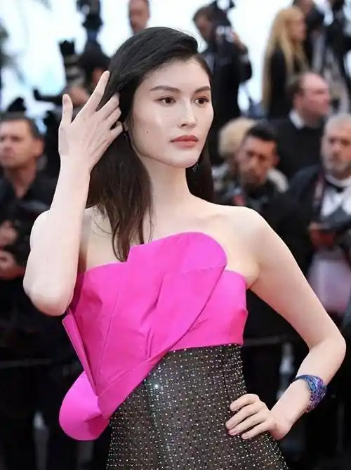 何穗_衣服_身材