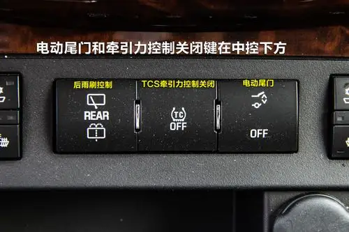 牵引力控制系统防止车辆在雪地等湿滑路面行驶时驱动轮空转,日常驾驶