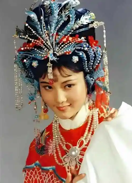 57岁陶慧敏亮相见面会,优雅端庄,岁月不败美人!_生活_王设忠_丈夫