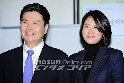 沈银河与丈夫池尚昱等活动1122下午延世大学百周年纪念馆新书good