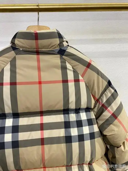 burberry巴宝莉经典格纹女款羽绒服短款外套