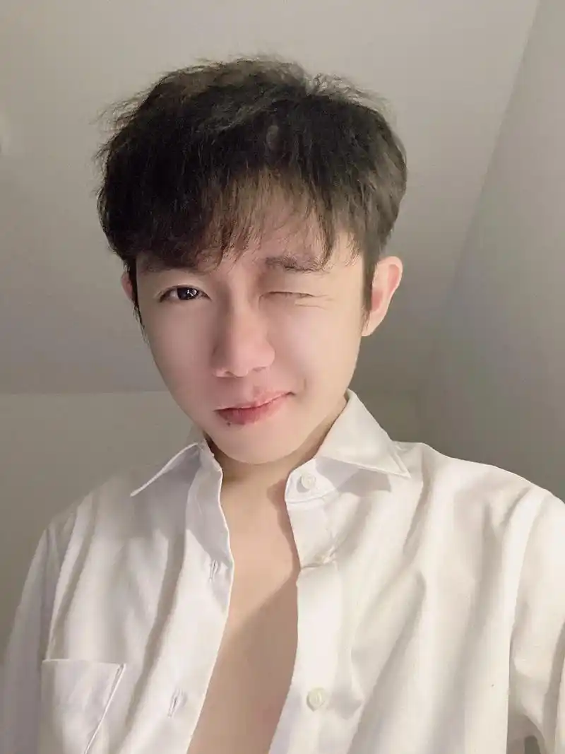 即将快30岁的小男孩儿,赚钱做饭做家务还能抗打抗骂#可甜可酷 - 抖音