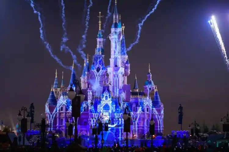 梦幻迪士尼童话城堡 夜光幻影秀点亮奇梦