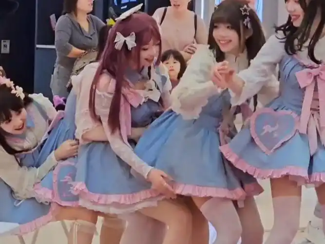 【橘里橘气/ppl】snh48的小美女玩坐大腿叠罗汉