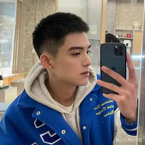 新年超好看的3款男生短发参考剪完干净帅气又显时髦