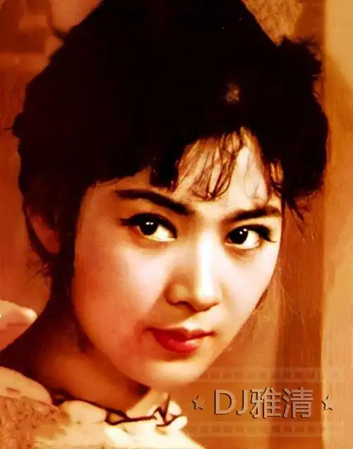 33张老照片,记录美人龚雪的四季风采,天然美女,浓妆淡抹总相宜