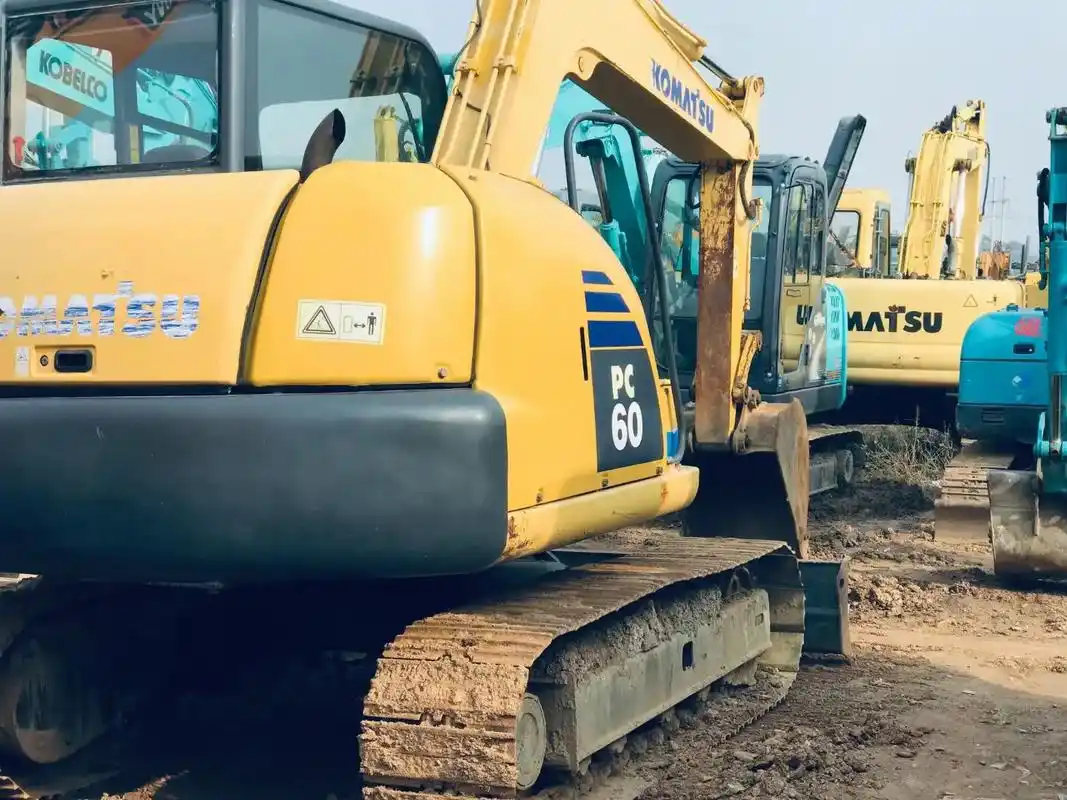 小松60二手挖掘机.小松60 截图问价#二手挖机 #挖掘机驾 - 抖音