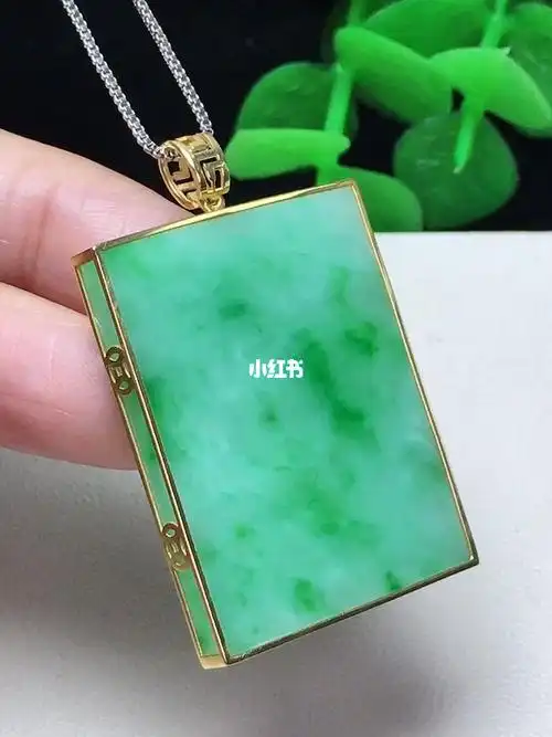 3250完美18k金镶嵌飘阳绿无事牌翡翠