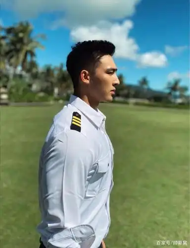 身材高大威猛的95后小狼狗,颜值爆棚,多才多艺的男生最爱欢迎!