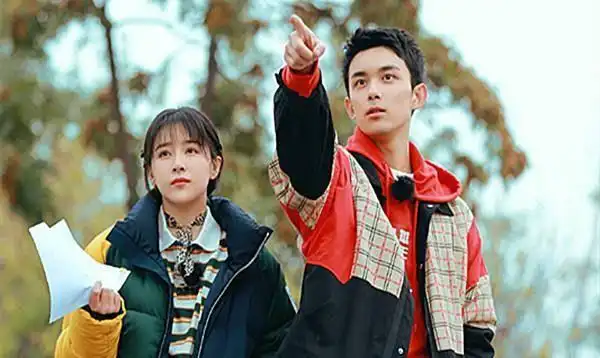 吴磊跟谁合照都是"冰山脸",唯独对她很宠溺,网友:这对我锁了