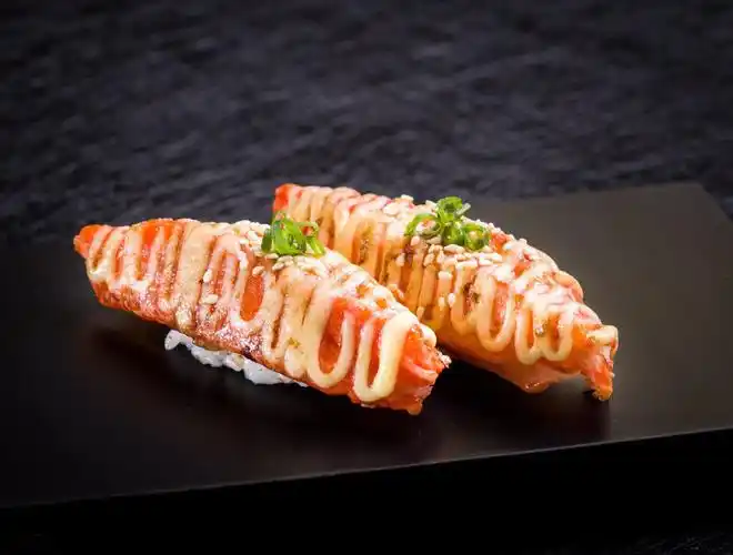 火炙蟹柳寿司图片