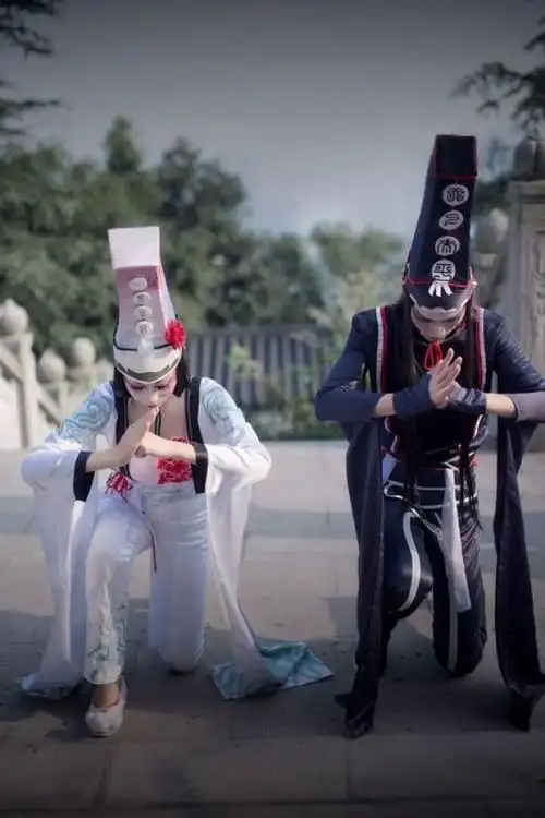 通过追溯古籍我们发现,黑白无常源自于道教的神话传说,分别属阴阳属性