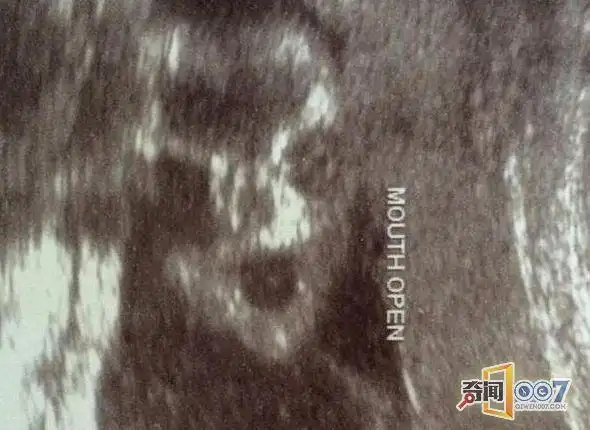 b超下的婴儿竟然朝母亲露出凶相