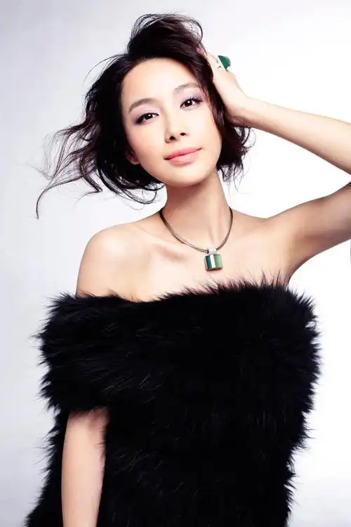 李呈媛演绎翡翠物语珠宝之美