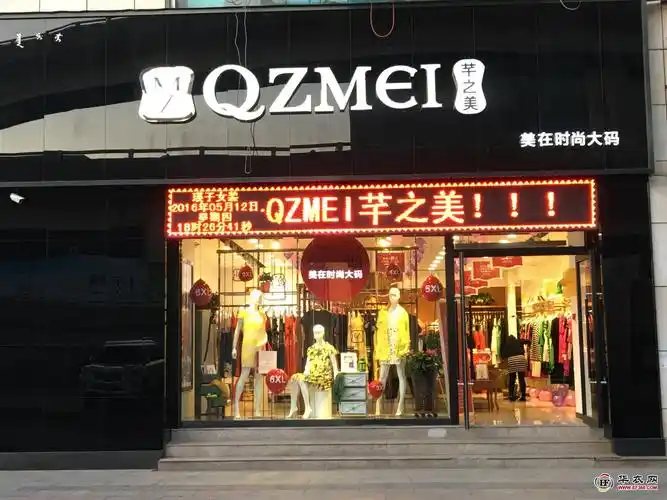 芊之美女装店店面形象图