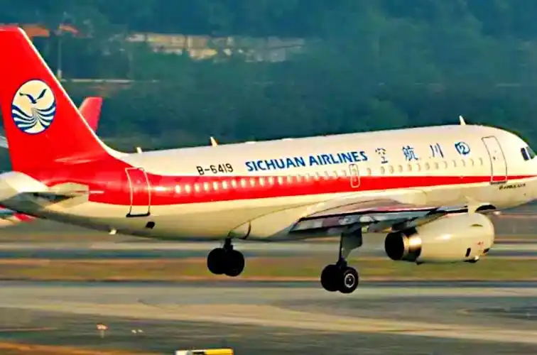川航3u8633航班机型就是空客a319飞机,飞机编号b6419,于2011年7月26日
